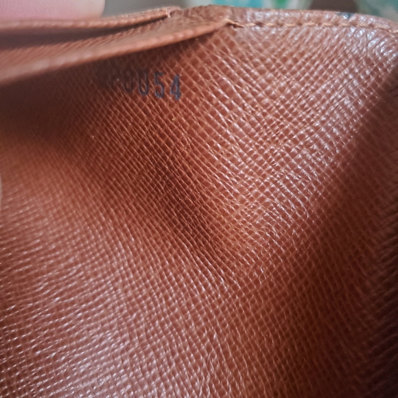 🤩SOLD🤩Authentic guaranteed Louis Vuitton wallet - Picture 3 of 7